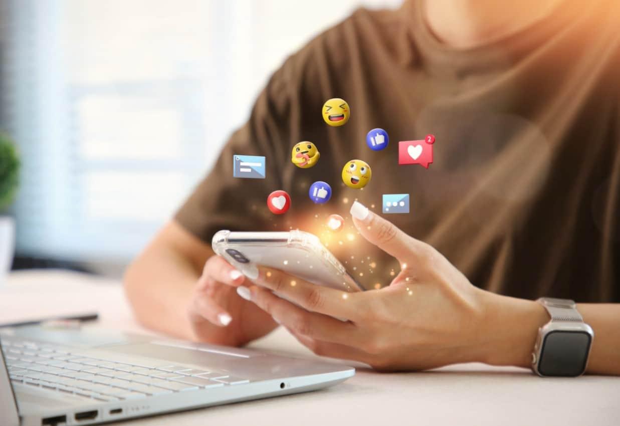 Leveraging⁣ Social Media⁢ for Authentic ⁣Self-Expression