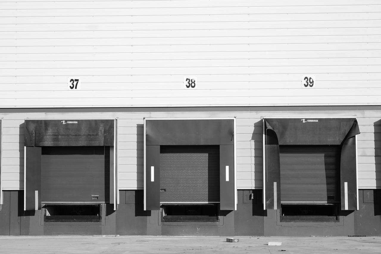 E-Commerce Features: Choosing the Right Platform for Your Online Store